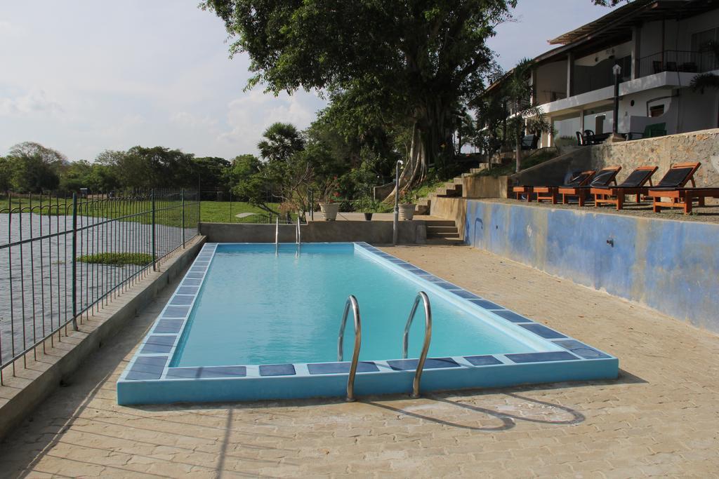 Lake Wind Hotel Tissamaharama Exterior foto
