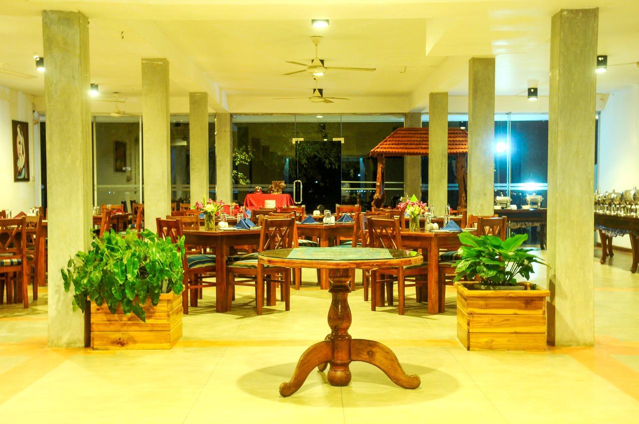 Lake Wind Hotel Tissamaharama Exterior foto