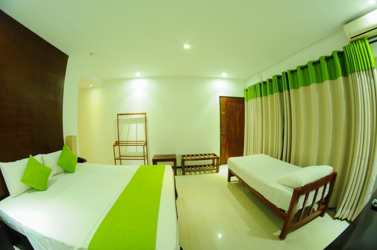 Lake Wind Hotel Tissamaharama Exterior foto