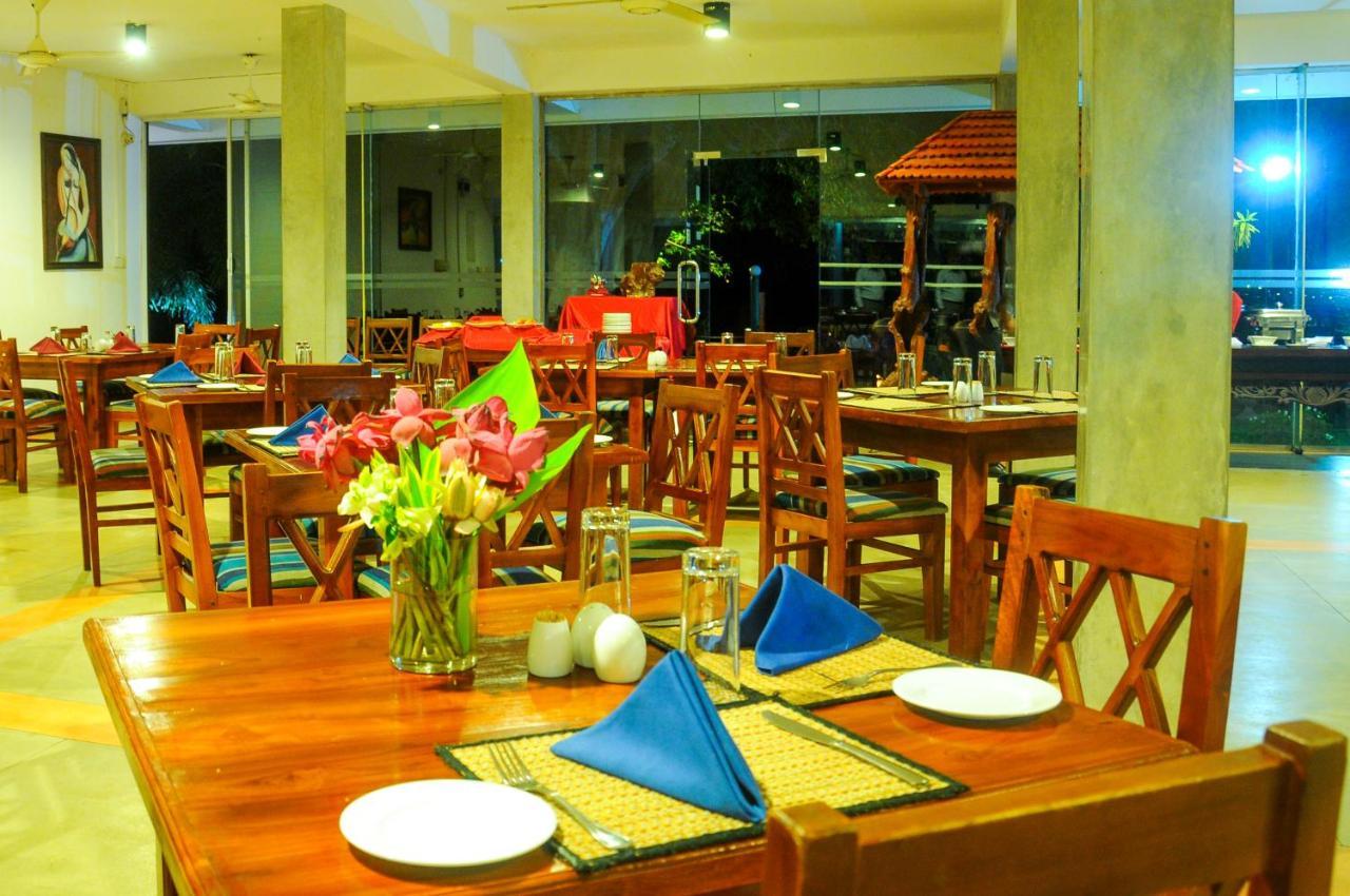 Lake Wind Hotel Tissamaharama Exterior foto