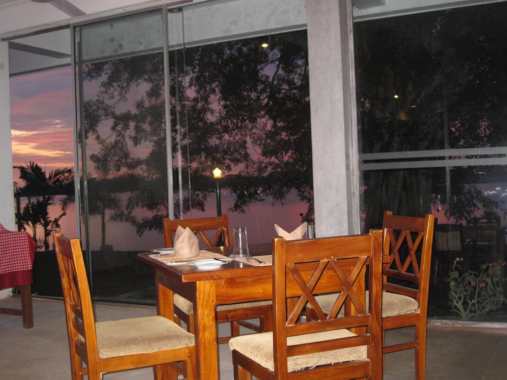 Lake Wind Hotel Tissamaharama Exterior foto